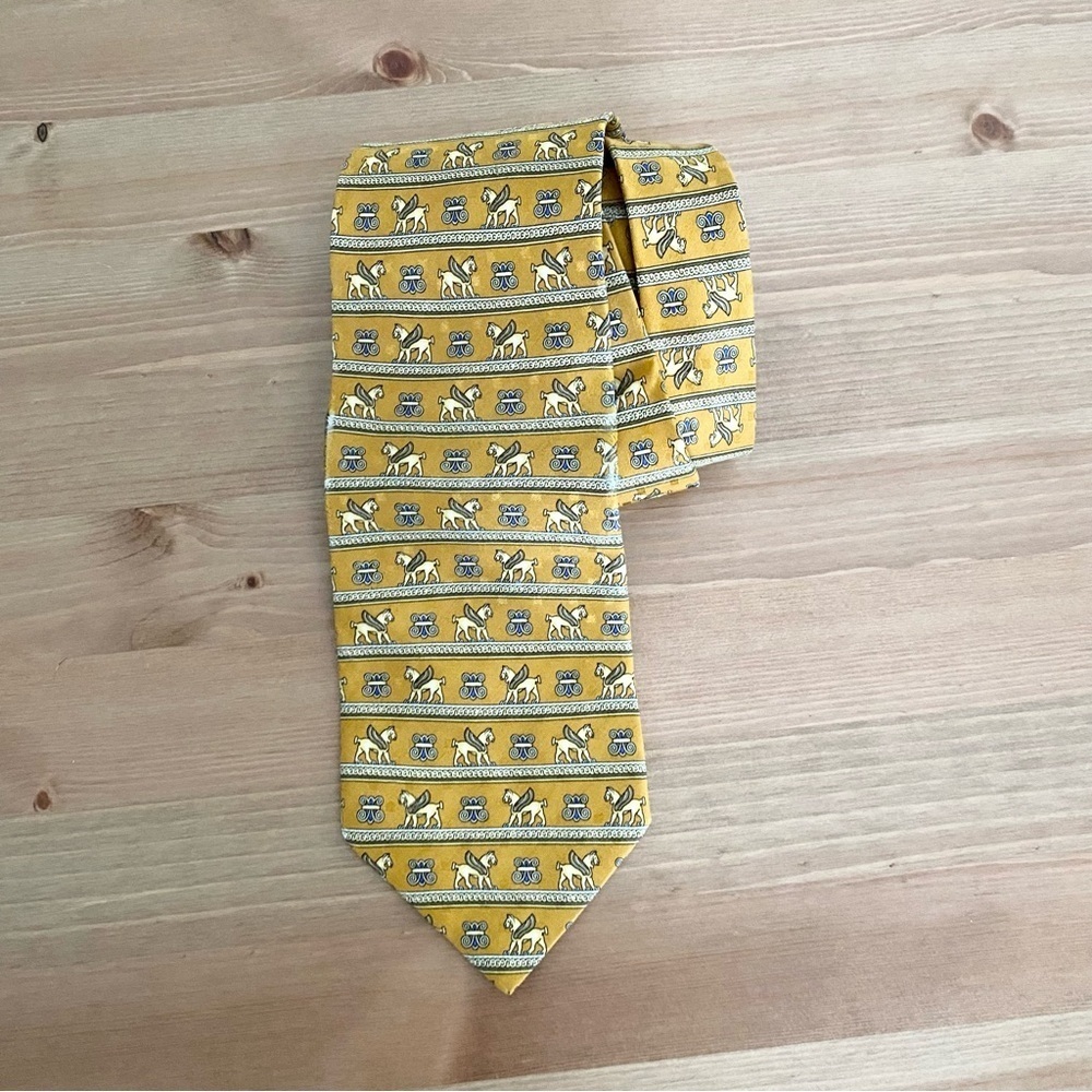 VERSACE Classic 100% Silk Yellow Statue Animal Print Necktie Made Italy Flawed‎